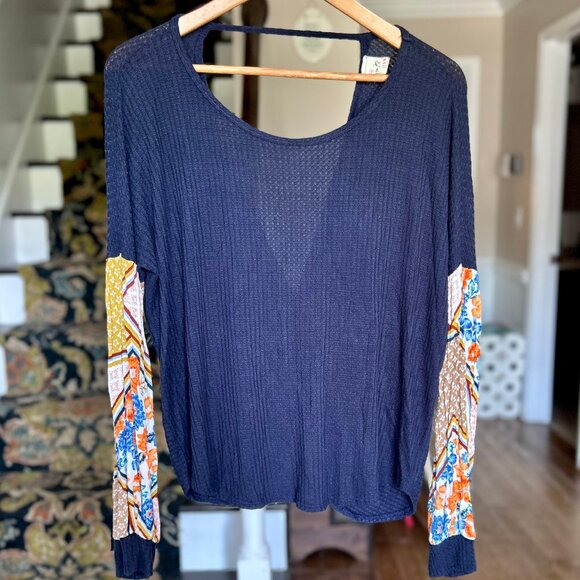 7th Ray Navy Waffle Top w/ Contrasting Pattern Sleeve and Open Twist Back Sz M-L - Picture 3 of 11